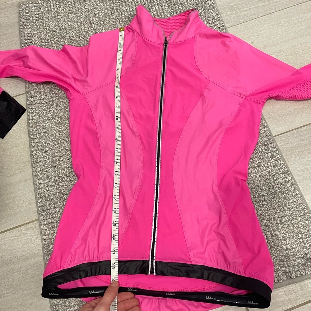 Lululemon Paceline Jacket
Pinkelicious size 6 cycling workout hoodless zip up - Picture 11 of 14